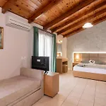 Plaka Sungrace & 3* Vasilikí