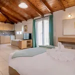 Plaka Sungrace &