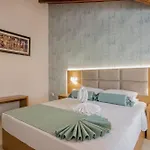 לינה וארוחת בוקר Plaka Sungrace & Vasilikí